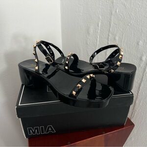 Mia black sandals